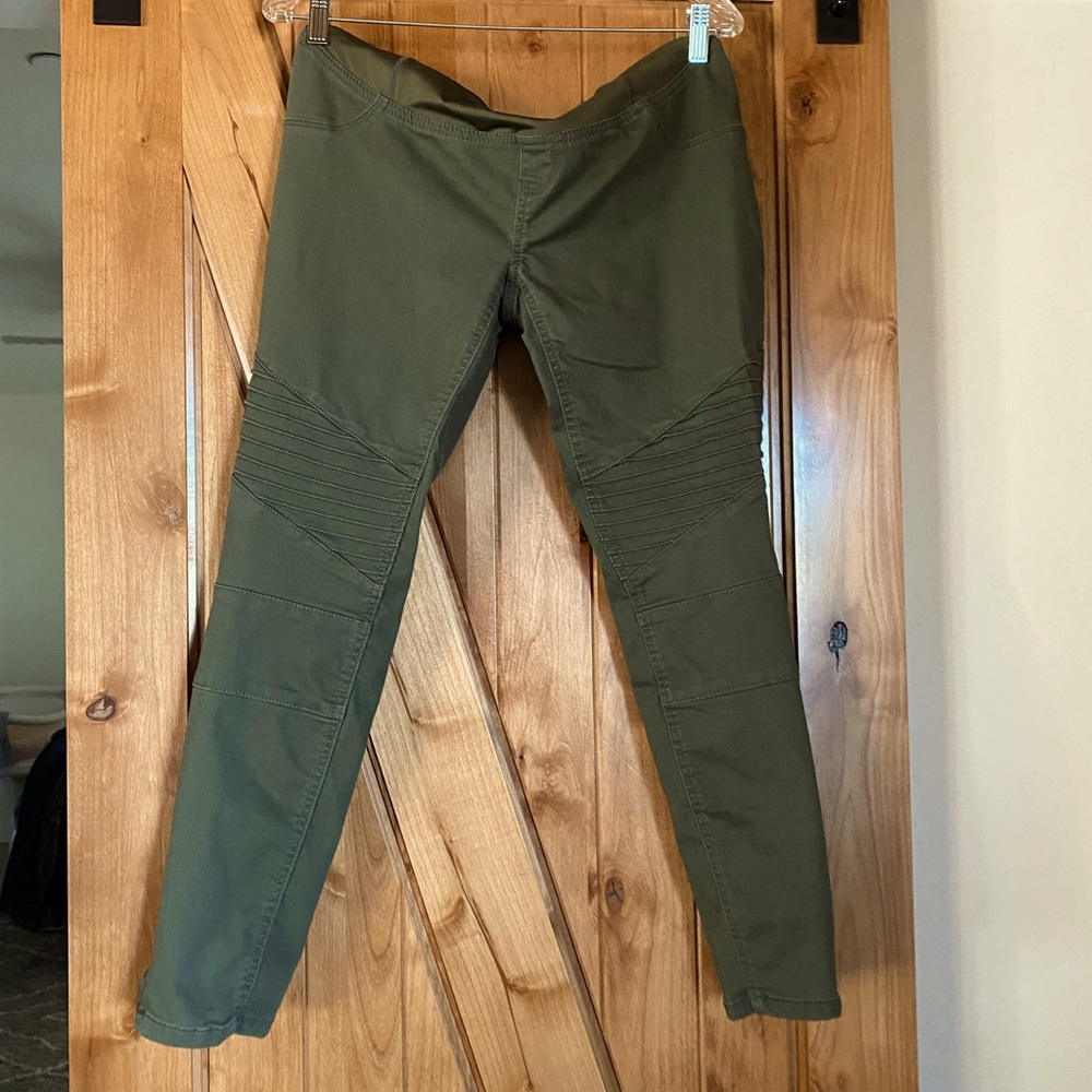 Liz Lange maternity Moto jeans